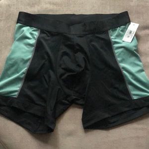 NWT 2(X)IST SPEED DRI TUIRBO trunks in black